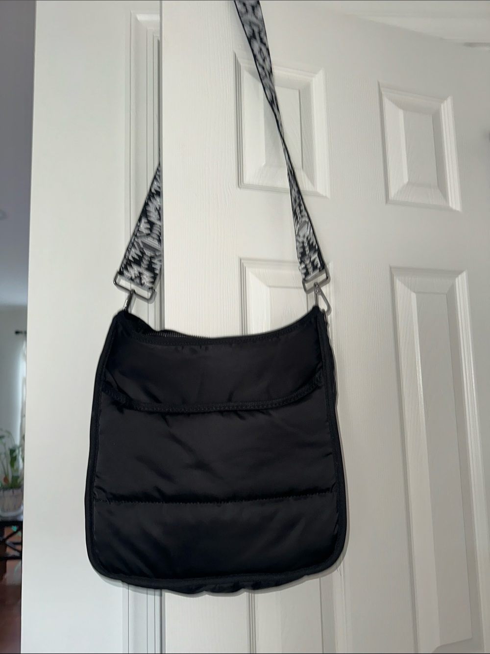 Ahdorned Quilted Puffer Crossbody Bag EUC Black